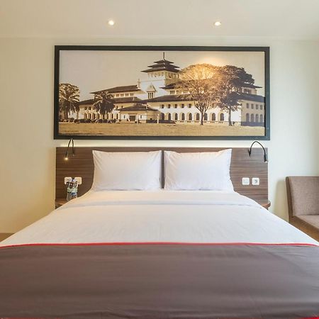 Super Oyo Collection O Hotel Pasar Baru Heritage Bandung Exteriör bild